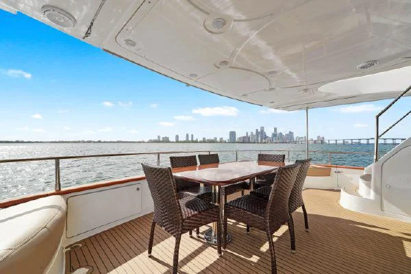 85ft Azimut Del Mar seating area